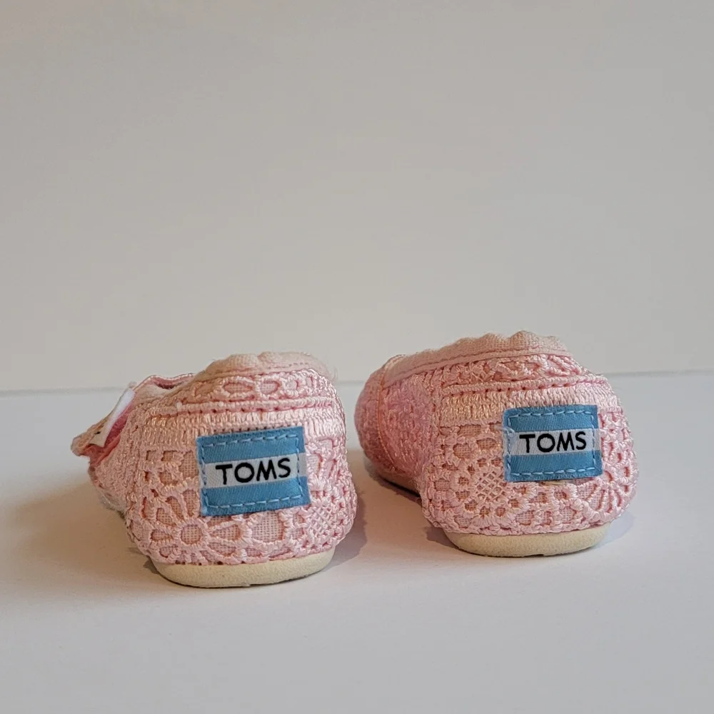 Toms Baby Shoes Size 5 flats pink lace leather insole excellent baby girl shoes
